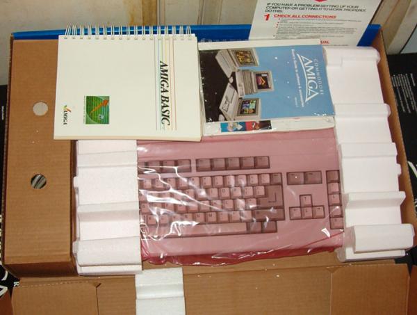 Amiga 500 NOS(New Old Stock) - 6/03 pic#3