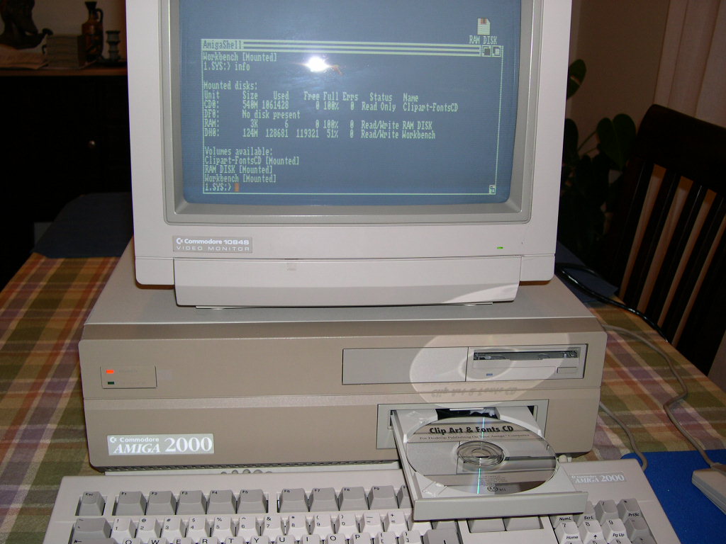 Amiga 2000 with CD-ROM pic 2