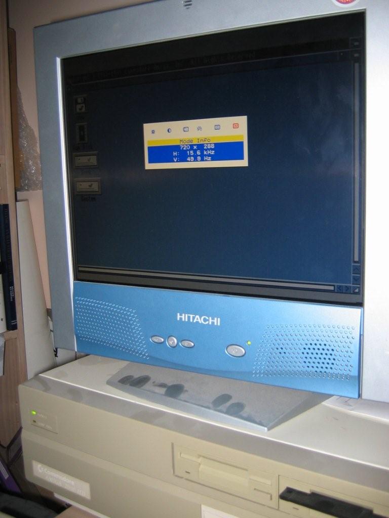 HITACHI CML155XW V May/2002 D on A2000