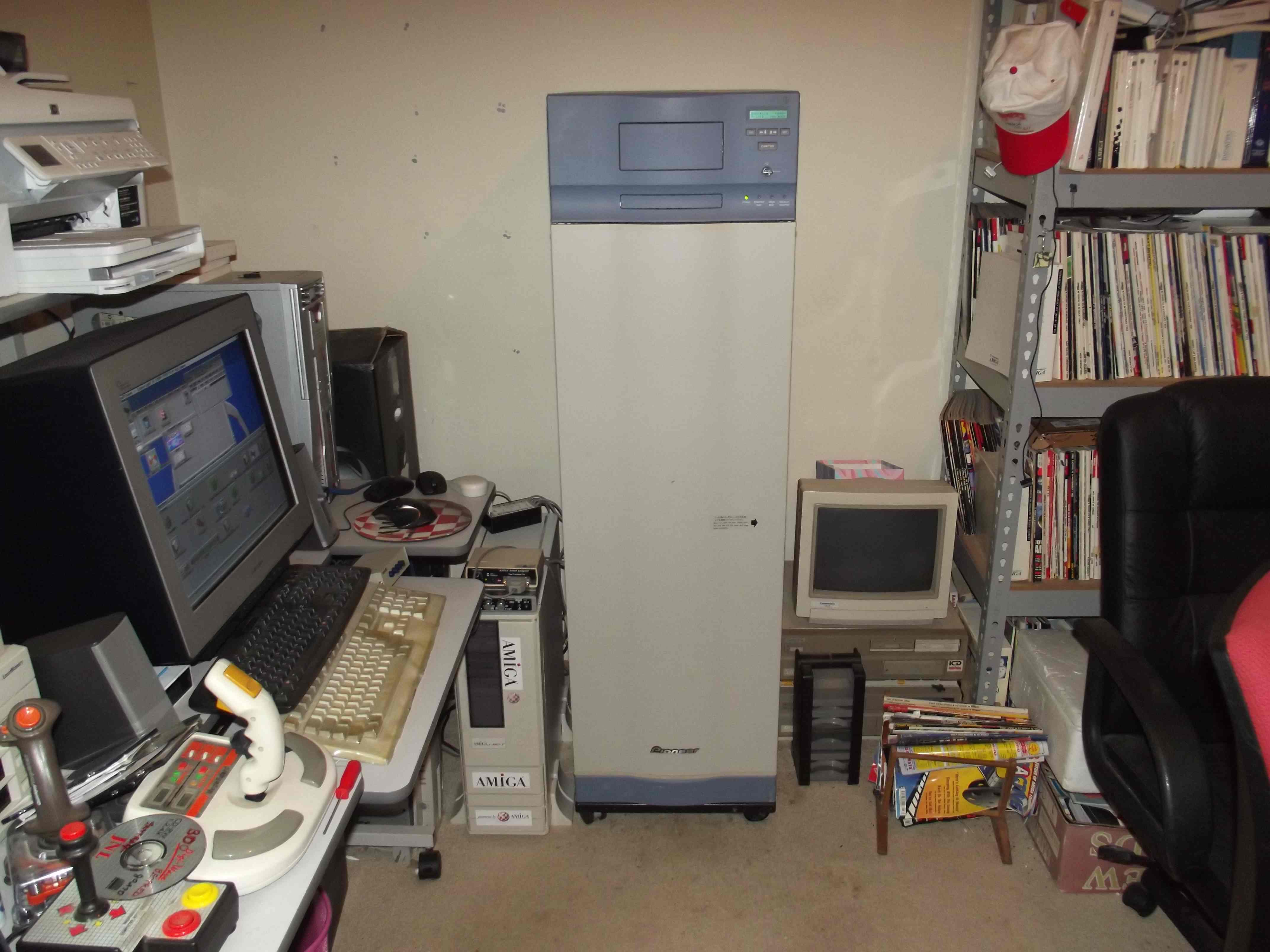 Amiga 4000T And A Pioneer DVD\CD Stacker